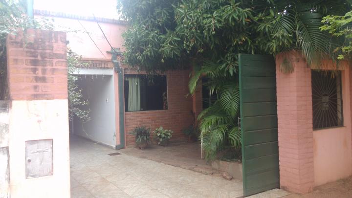 Vendo casa en Luque, 4to Barrio a pasos del centro, zona Supermercado Los Jardines