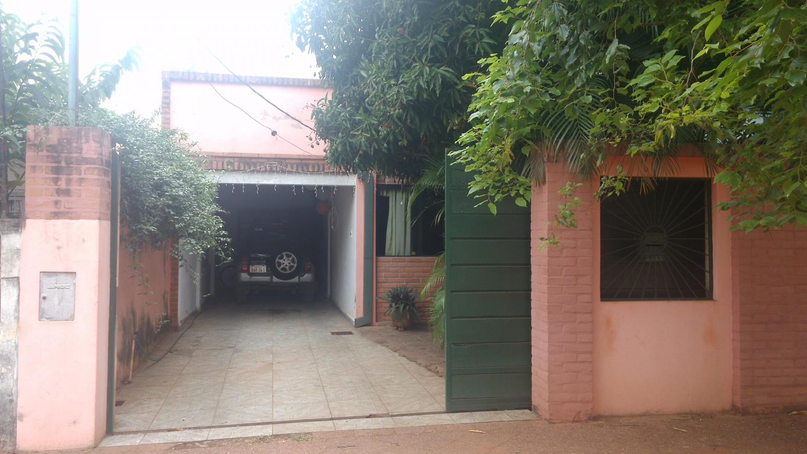 Vendo casa en Luque, 4to Barrio a pasos del centro, zona Supermercado Los Jardines