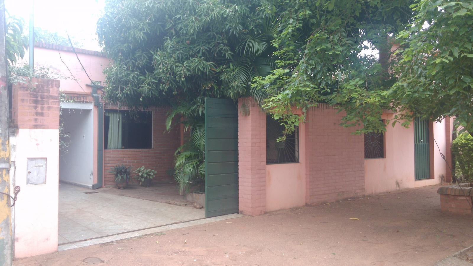 Vendo casa en Luque, 4to Barrio a pasos del centro, zona Supermercado Los Jardines