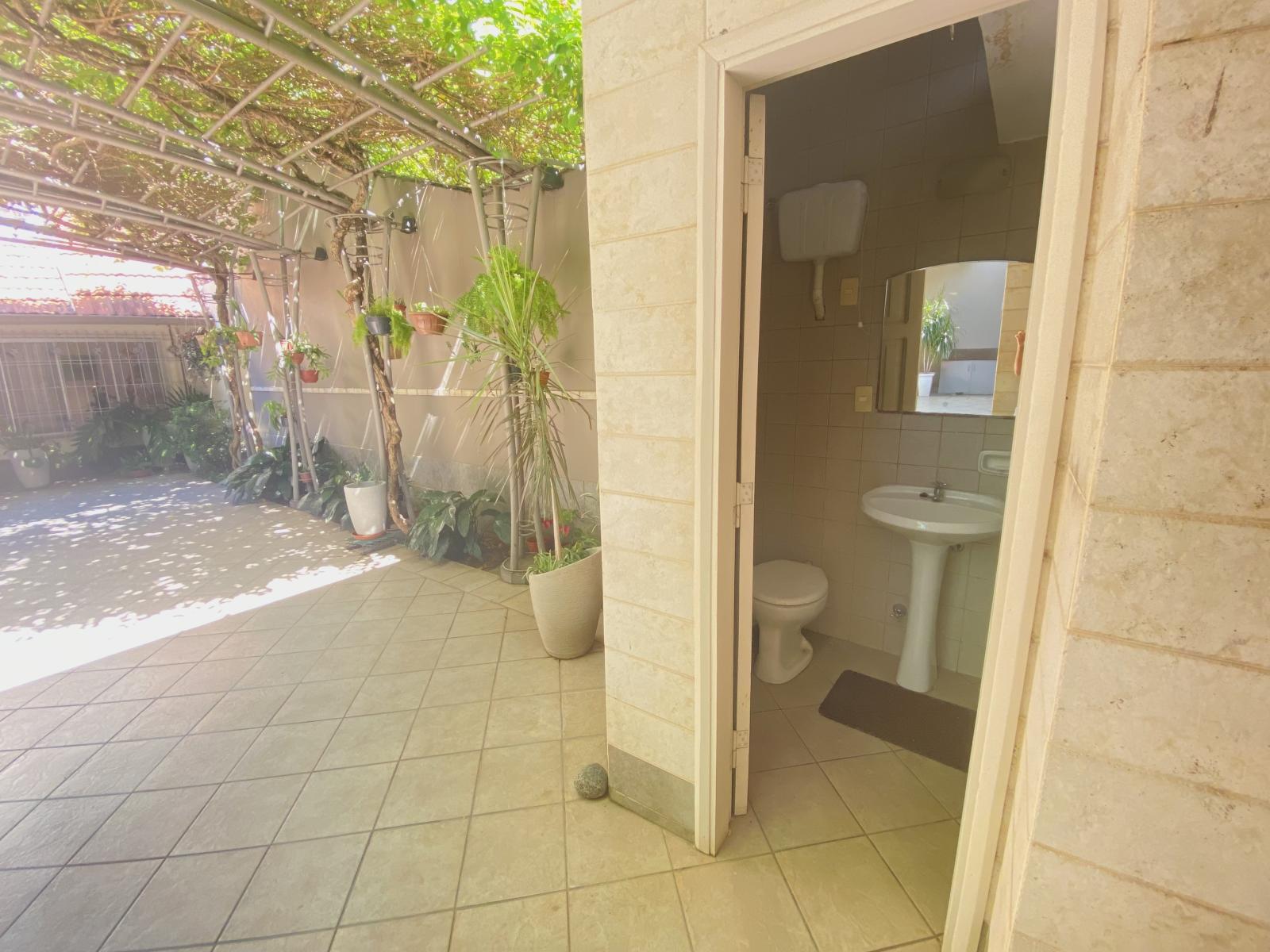 Baño para personal de jardinería u otros trabajos